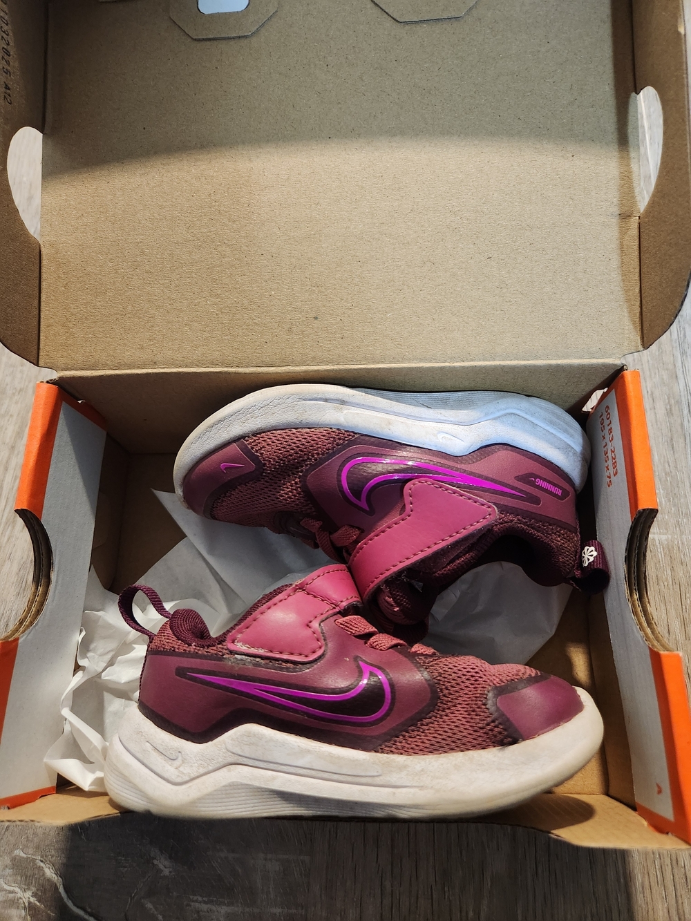 Girl Nike STAR Runner in Burgundy